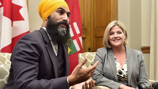 Le chef du NPD fédéral Jagmeet Singh en compagnie de la chef du NPD ontarien, Andrea Horwath, en octobre 2017. Le chef du NPD fédéral Jagmeet Singh en compagnie de la chef du NPD ontarien, Andrea Horwath, en octobre 2017.