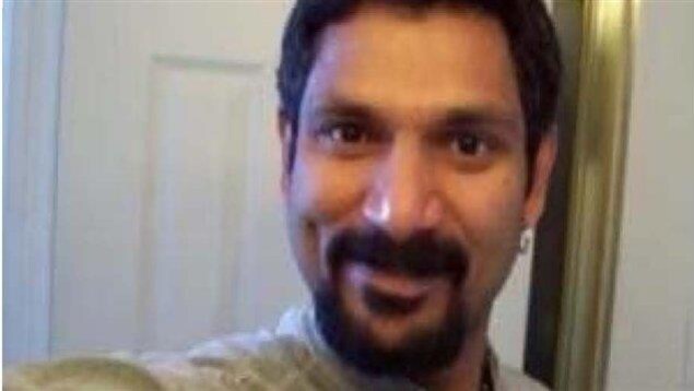 Gros plan sur un homme d'origine Sri Lankaise avec une barbe Gros plan sur un homme d'origine Sri Lankaise avec une barbe