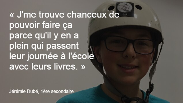 J'me trouve chanceux de pouvoir faire ça parce qu'il y en a plein qui passent leur journée à l'école avec leurs livres dit Jérémie Dubé. J'me trouve chanceux de pouvoir faire ça parce qu'il y en a plein qui passent leur journée à l'école avec leurs livres dit Jérémie Dubé.