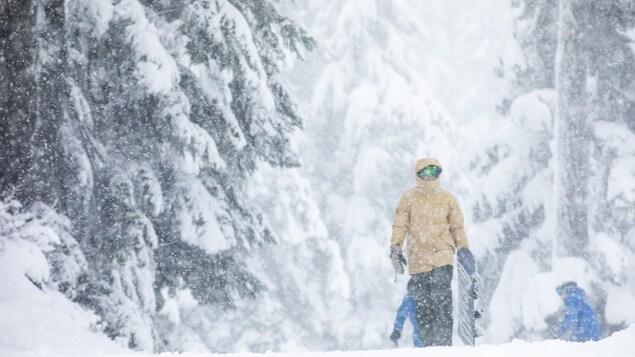 L’abondance de neige et de clients locaux soutient les stations de ski de l’Ouest
