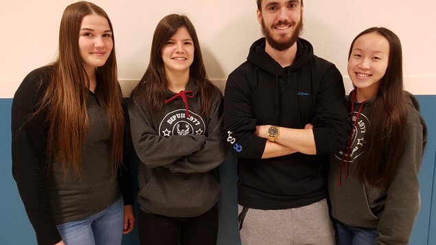 Des élèves d'Asbestos remportent le concours «Accroche-toi au slam» organisé par Persévérance scolaire Estrie.