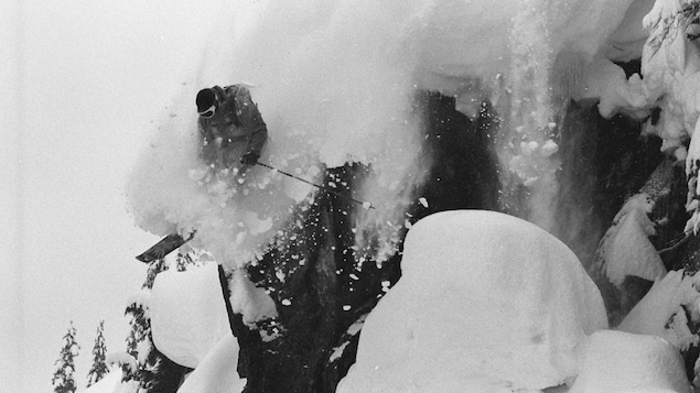 Le skieur Smiley Nesbitt sur les pistes de Whistler Blackcomb Le skieur Smiley Nesbitt sur les pistes de Whistler Blackcomb