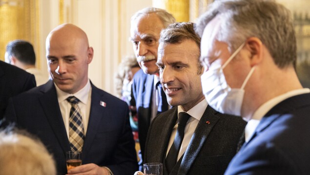 Le président de la SNA Martin Théberge en compagnie du président français Emmanuel Macron.