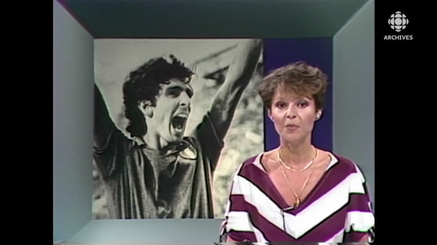 Michèle Viroly anime le Téléjournal avec en photo de mortaise le joueur italien Paolo Rossi.