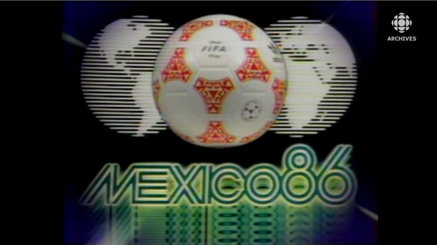 Ballon de soccer et Mexico 86 inscrit en dessous.