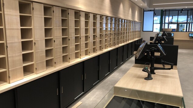 Vue d'ensemble d'un comptoir de la SQDC. Vue d'ensemble d'un comptoir de la SQDC.