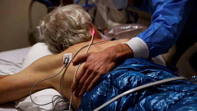 Cinq décès liés à la COVID et hausse des hospitalisations au Nouveau-Brunswick