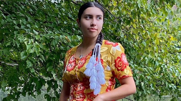 Elle n'a que 19 ans, mais Soledad Orihuela-Bouchard, ici vêtue des habits traditionnels boliviens, a des objectifs et des projets bien définis. Défendre l'identité québécoise, la langue française et faire entendre la voix des jeunes sur la scène politique canadienne.