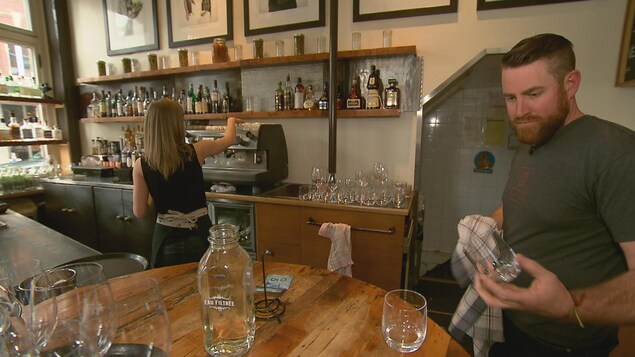 Marc Lamarre a remporté les honneurs pour le sommelier de l'année. Marc Lamarre a remporté les honneurs pour le sommelier de l'année.