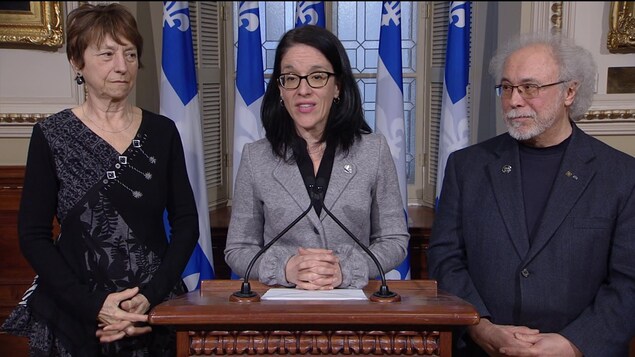 Sonia LeBel, Jean-Pierre Charbonneau et Françoise David en conférence de presse.