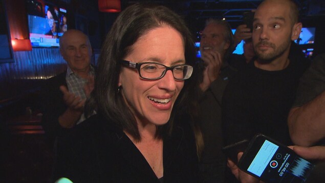 Sonia LeBel tout sourire.