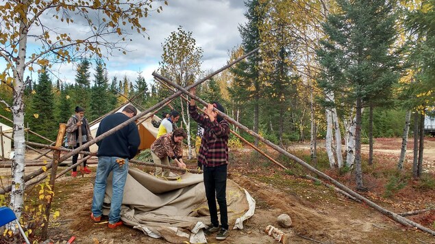 Sortie en forêt des élèves de l'école Kassinu Mamu Sortie en forêt des élèves de l'école Kassinu Mamu