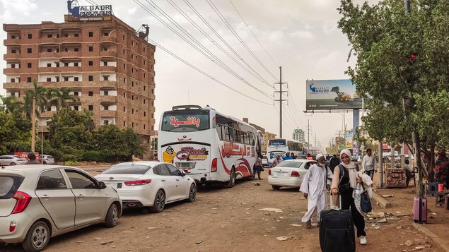 Soudan : l’exode continue, le cessez-le-feu globalement respecté à Khartoum