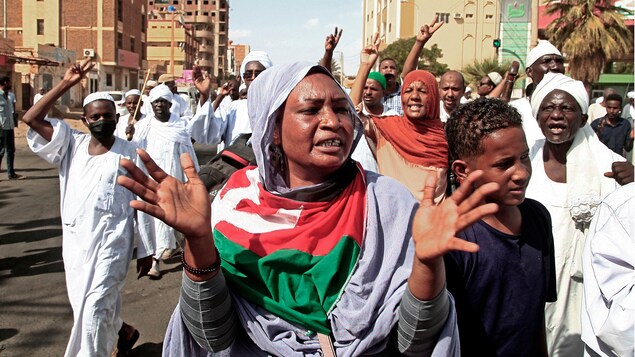 Les anti-putsch mobilisés au Soudan, le monde scrute la réaction de l’armée