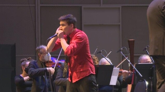 Un chanteur de gorge du Nunavut s’est produit avec l’Orchestre de Regina