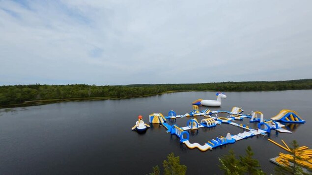 Un projet de parc aquatique gonflable à l’île Pétrie tombe à l’eau