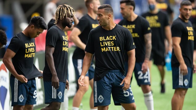 Les joueurs des Whitecpas sur le terrain.