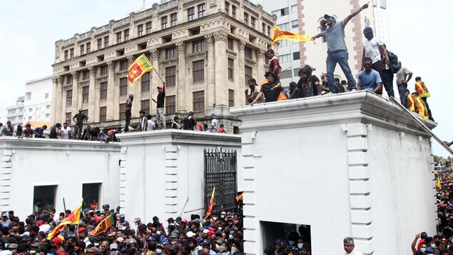 Le palais présidentiel sri-lankais envahi par des manifestants.