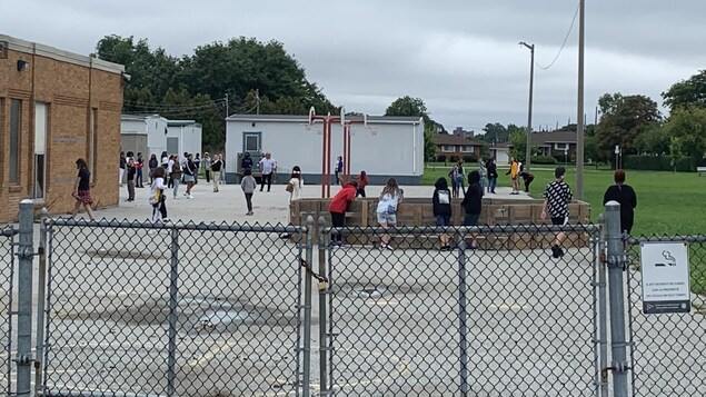 Des milliers d’enfants ont été renvoyés à la maison cette année à cause de la COVID-19