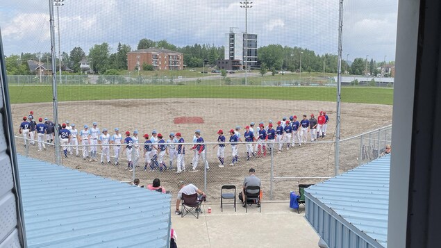 Le Stade de baseball Kénogami est officiellement inauguré