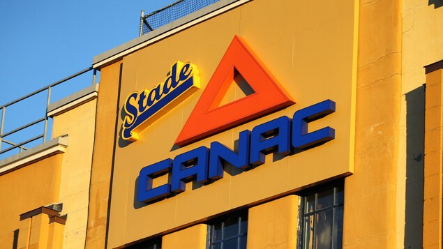 Enseigne du Stade Canac à Québec.