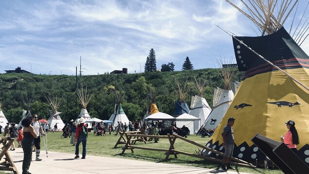 Une journée dans le camp de la rivière Elbow