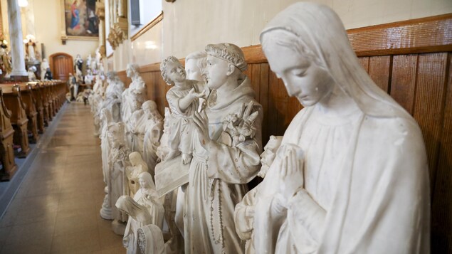 Des centaines de statues sont stockées dans l'église Des centaines de statues sont stockées dans l'église