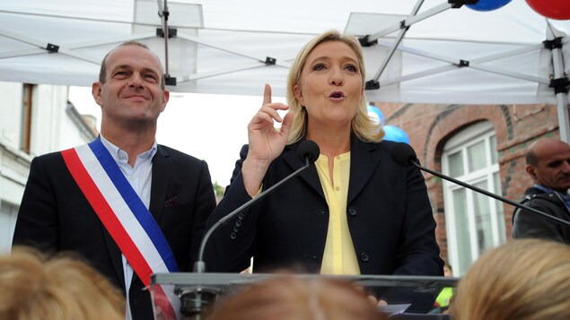 Le maire d’Hénin-Beaumont Steeve Briois, à gauche, et Marine Le Pen en septembre 2015 Le maire d’Hénin-Beaumont Steeve Briois, à gauche, et Marine Le Pen en septembre 2015