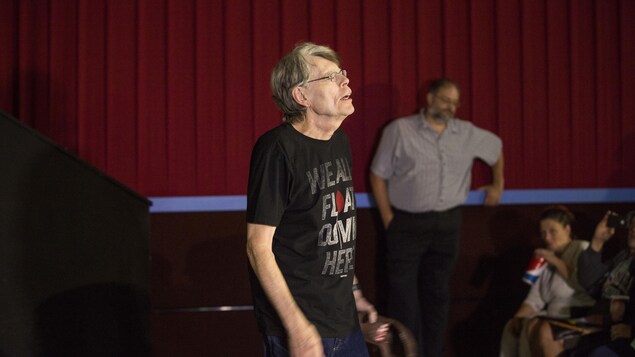 L'auteur Stephen King a été applaudi par les spectateurs du Bangor Mall Cinemas 10 le 6 septembre 2017 L'auteur Stephen King a été applaudi par les spectateurs du Bangor Mall Cinemas 10 le 6 septembre 2017