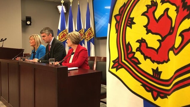 Le premier ministre Stephen McNeil a accepté les 12 recommandations formulées dans le rapport sur la sécurité dans les salles d'urgence de la Nouvelle-Écosse.
