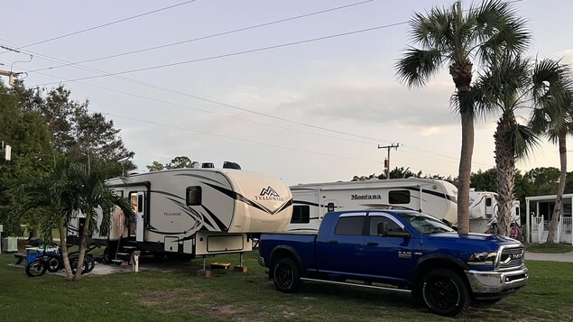 Un camion et une roulotte en Floride.