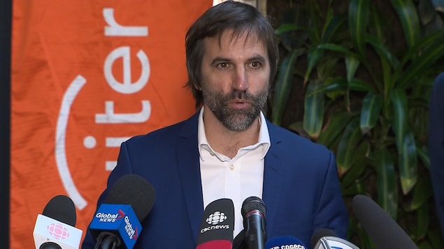 Steven Guilbeault, en conférence de presse.
