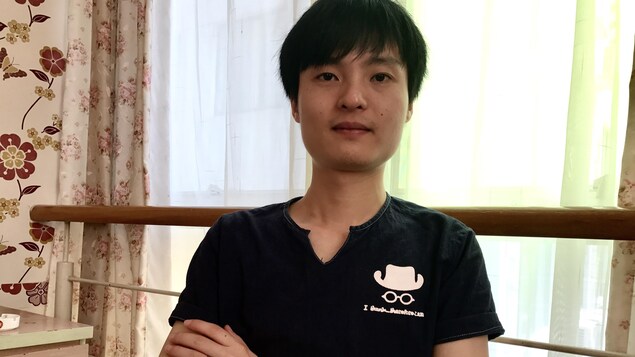 Juin 2017. Sun Wenlin, militant pour la légalisation du mariage gai en Chine. Il porte l’alliance de son mariage, illégal, avec son compagnon, Hu Mingliang, contracté après le refus d’un tribunal de la province de Hunan de leur émettre un certificat.
Juin 2017. Sun Wenlin, militant pour la légalisation du mariage gai en Chine. Il porte l’alliance de son mariage, illégal, avec son compagnon, Hu Mingliang, contracté après le refus d’un tribunal de la province de Hunan de leur émettre un certificat.