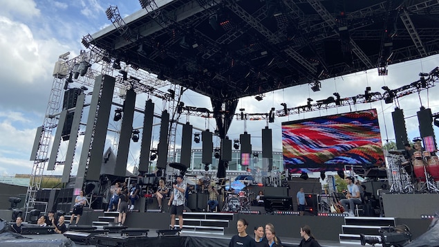 Milky Chance, Charlotte Cardin et du cirque à l’Agora du Port de Québec