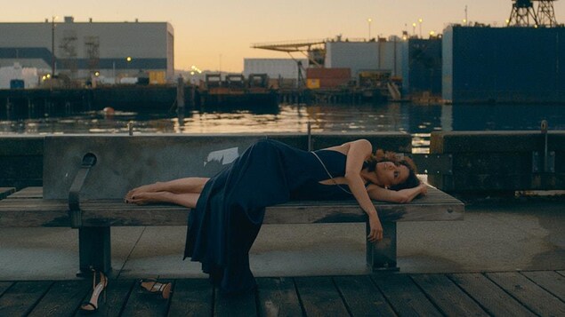 Surface, la nouvelle série d’Apple TV+ qui explore l’amnésie et les excès de la tutelle