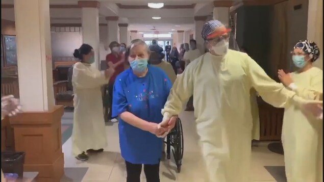 Une survivante de la COVID-19 à Winnipeg