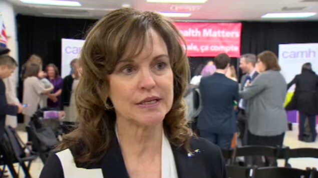 La Dr Suzanne Filion en entrevue debout. La Dr Suzanne Filion en entrevue debout.
