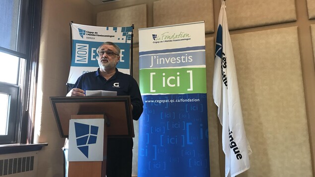 Sylvain Blais, directeur général du Cégep de l'Abitibi-Témiscamingue. Sylvain Blais, directeur général du Cégep de l'Abitibi-Témiscamingue.