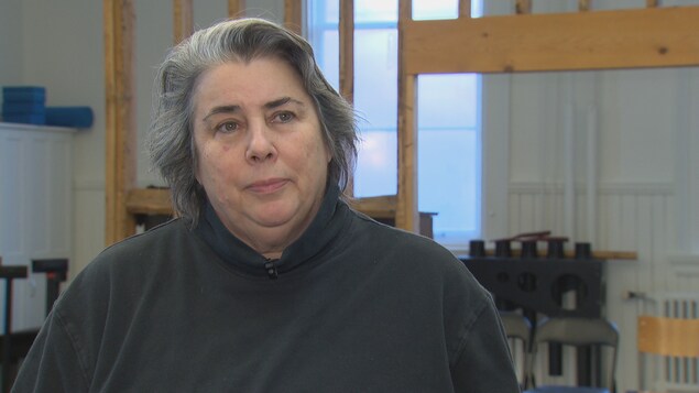 Sylvie Desrosiers est chorégraphe et directrice du programme de danse contemporaine de l'École de danse d'Ottawa. Sylvie Desrosiers est chorégraphe et directrice du programme de danse contemporaine de l'École de danse d'Ottawa.