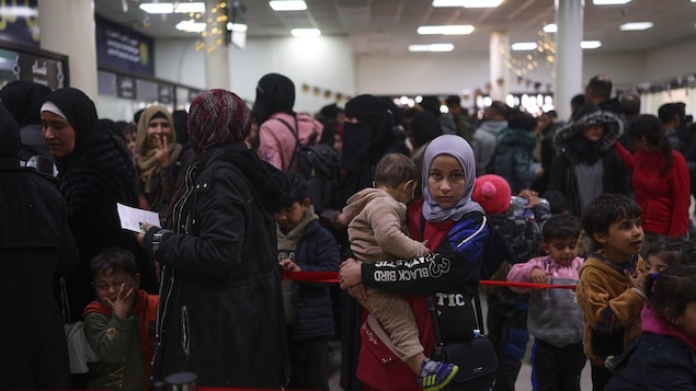 Syrians fleeing Israeli strikes in Lebanon return home to a country ...