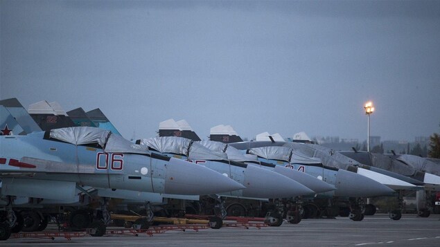 Des avions de chasse russe en rangée. Des avions de chasse russe en rangée.