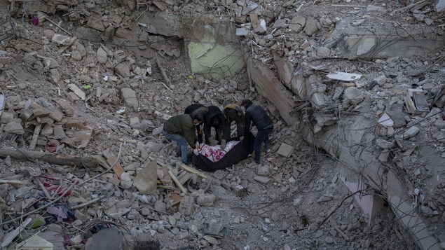 Le bilan du séisme dépasse les 41 000 morts en Turquie et en Syrie