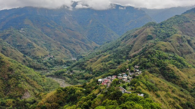Vue aérienne du village de T'fuya dans la région d'Alishan, à Taïwan.