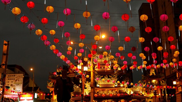 Des lanternes illuminent le marché nocturne de la rue Raohe de Taipeh, à Taïwan. Le pays vient au 34e rang des destinations les plus populaires auprès des Canadiens. Des lanternes illuminent le marché nocturne de la rue Raohe de Taipeh, à Taïwan. Le pays vient au 34e rang des destinations les plus populaires auprès des Canadiens.