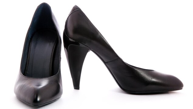 Photo d'une paire de talons hauts.