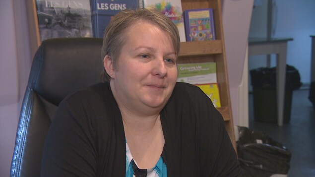 Tanya Reimer répondant aux questions Tanya Reimer répondant aux questions