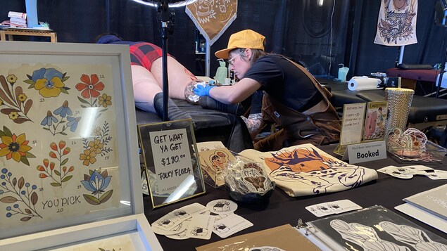 À Regina, de nombreux artistes du tatouage de partout au Canada partagent leur art