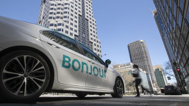 Un taxi au centre-ville de Montréal.