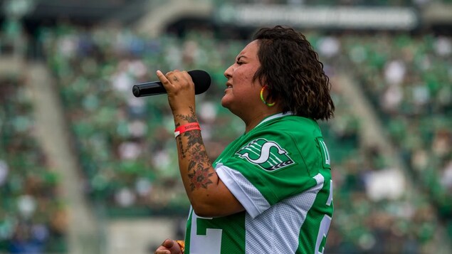 L’artiste autochtone Teagan Littlechief entonnera l’hymne national lors de la Coupe Grey