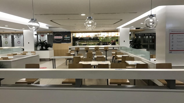 La salle à manger du restaurant Le Subtil dans les tunnels du Complexe G, près de Place Québec. Normalement, l’associé opérateur Sylvaine Néron pouvait servir 125 dîners. Désormais, elle se compte chanceuse lorsqu’elle a dix clients.